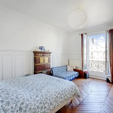 Familial Avec Vue - République * Parigi